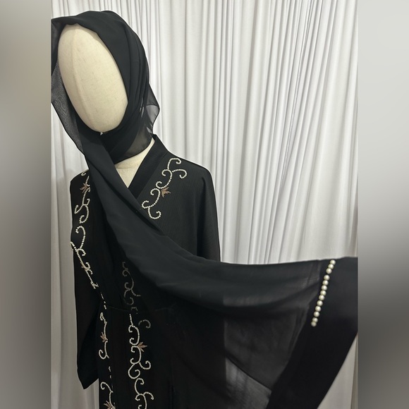 Black pearl beaded abaya dress - Picture 5 of 7